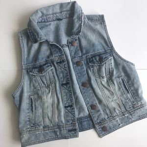American Eagle cropped distressed jean vest Large